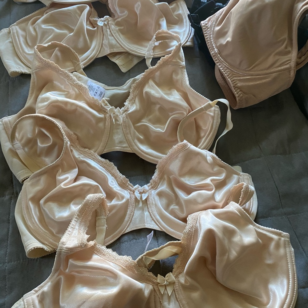 Breezies bra underwire  38 B